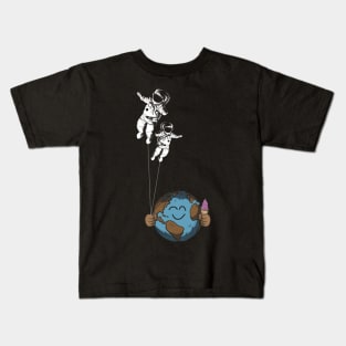 Astronaut Baloons of Earth Kids T-Shirt